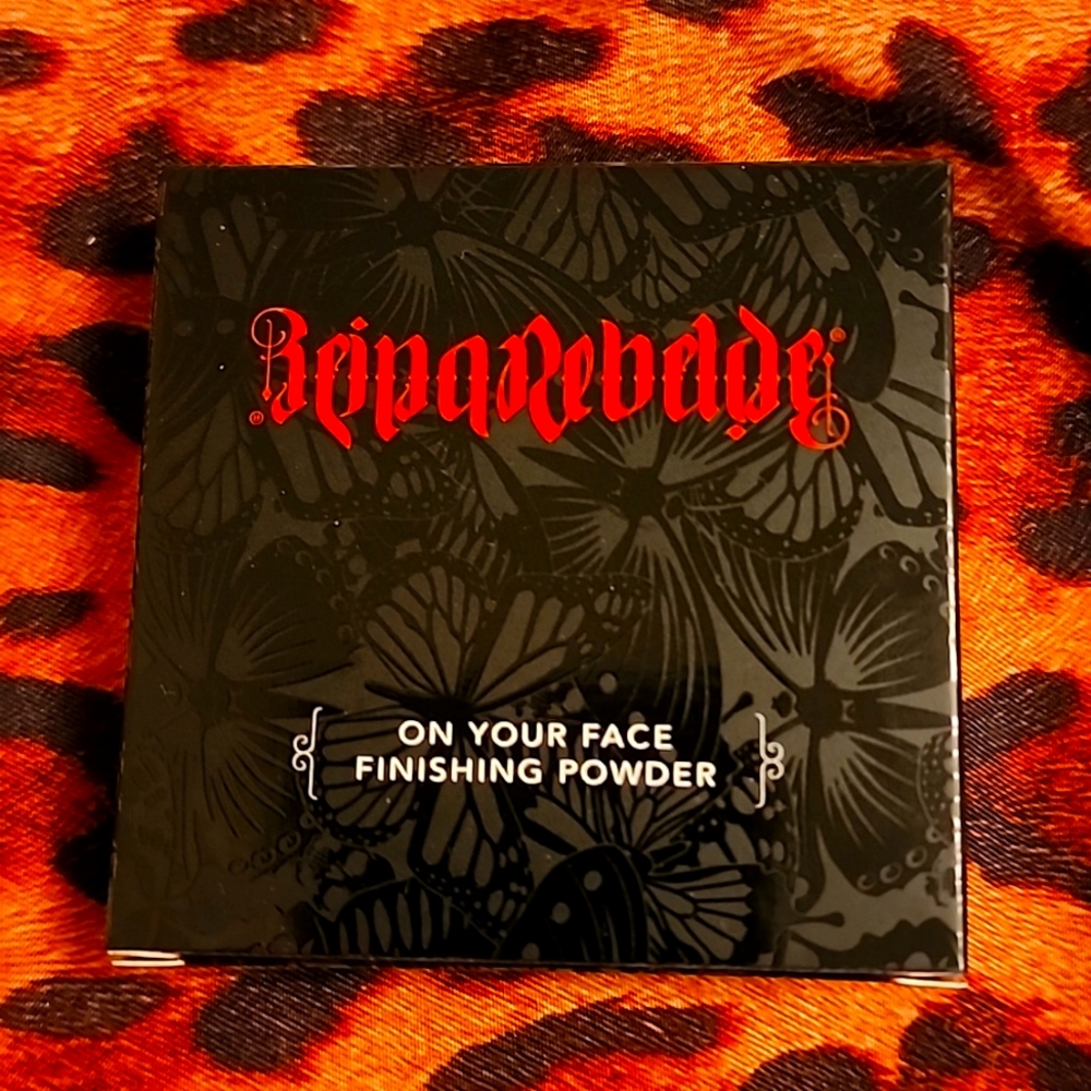 Reina Rebelde finishing powder